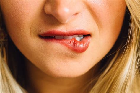 dudak yeme alışkanlığı nasıl geçer